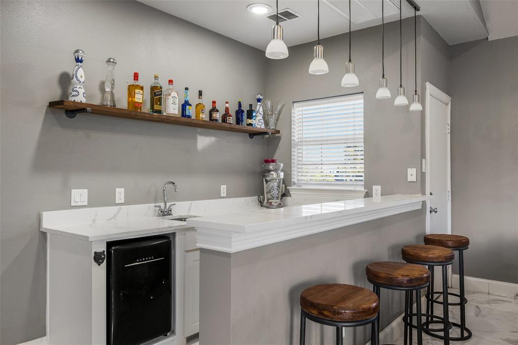 2707 Gaston Avenue, Dallas, TX 75226