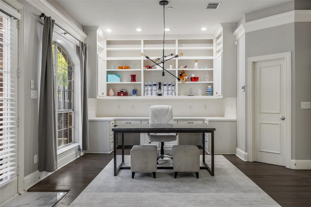 2707 Gaston Avenue, Dallas, TX 75226