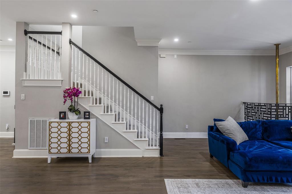 2707 Gaston Avenue, Dallas, TX 75226