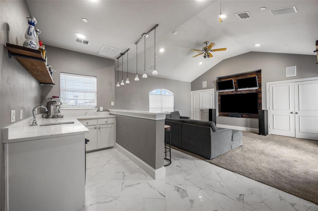 2707 Gaston Avenue, Dallas, TX 75226