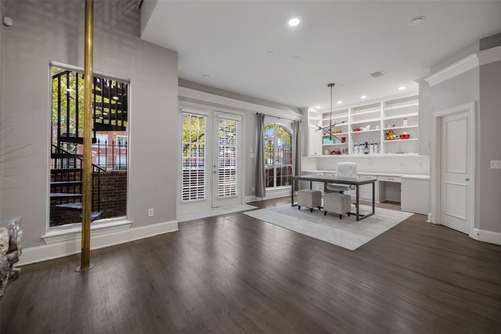 2707 Gaston Avenue, Dallas, TX 75226