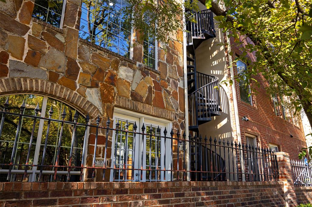 2707 Gaston Avenue, Dallas, TX 75226
