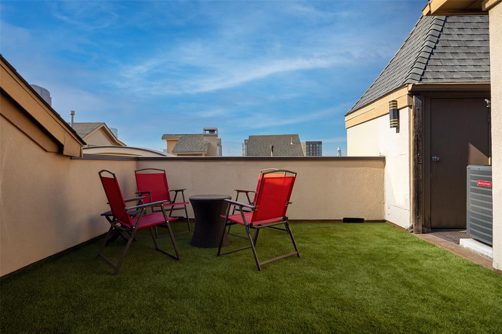2707 Gaston Avenue, Dallas, TX 75226