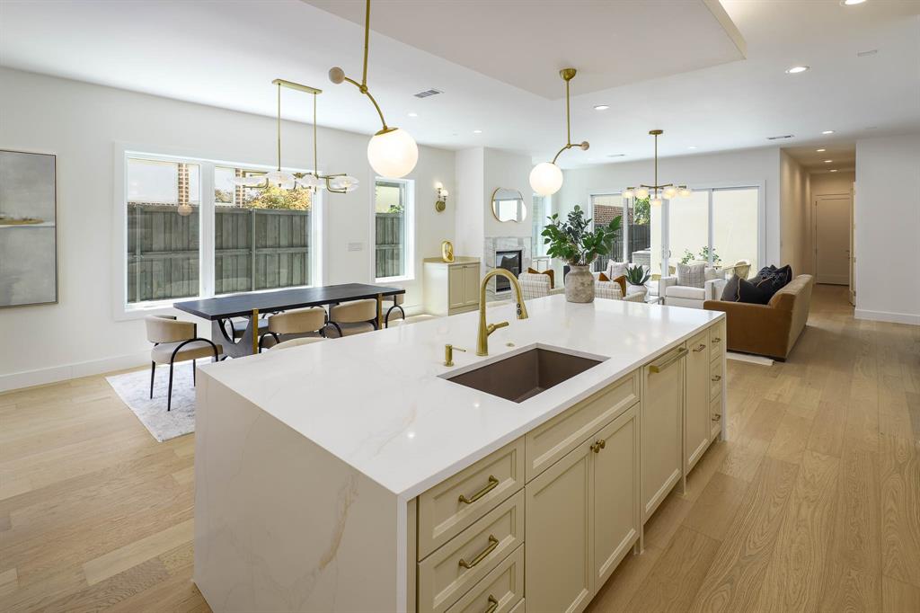3719 W Beverly Drive, Dallas, TX 75209