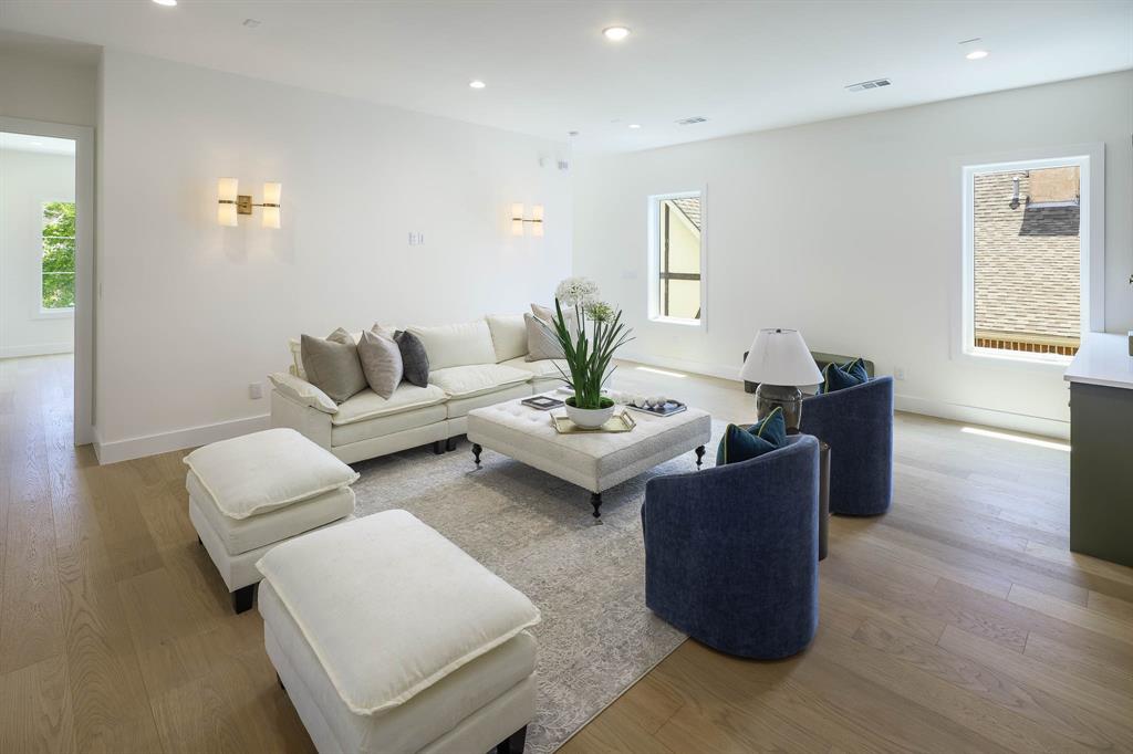 3719 W Beverly Drive, Dallas, TX 75209