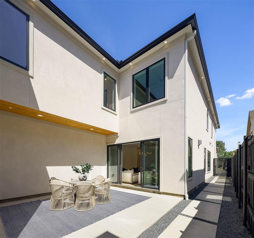 3719 W Beverly Drive, Dallas, TX 75209