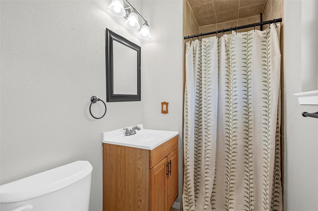 900 N Bunker Drive, Robinson, TX 76706