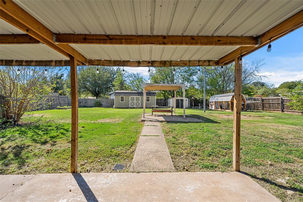 900 N Bunker Drive, Robinson, TX 76706