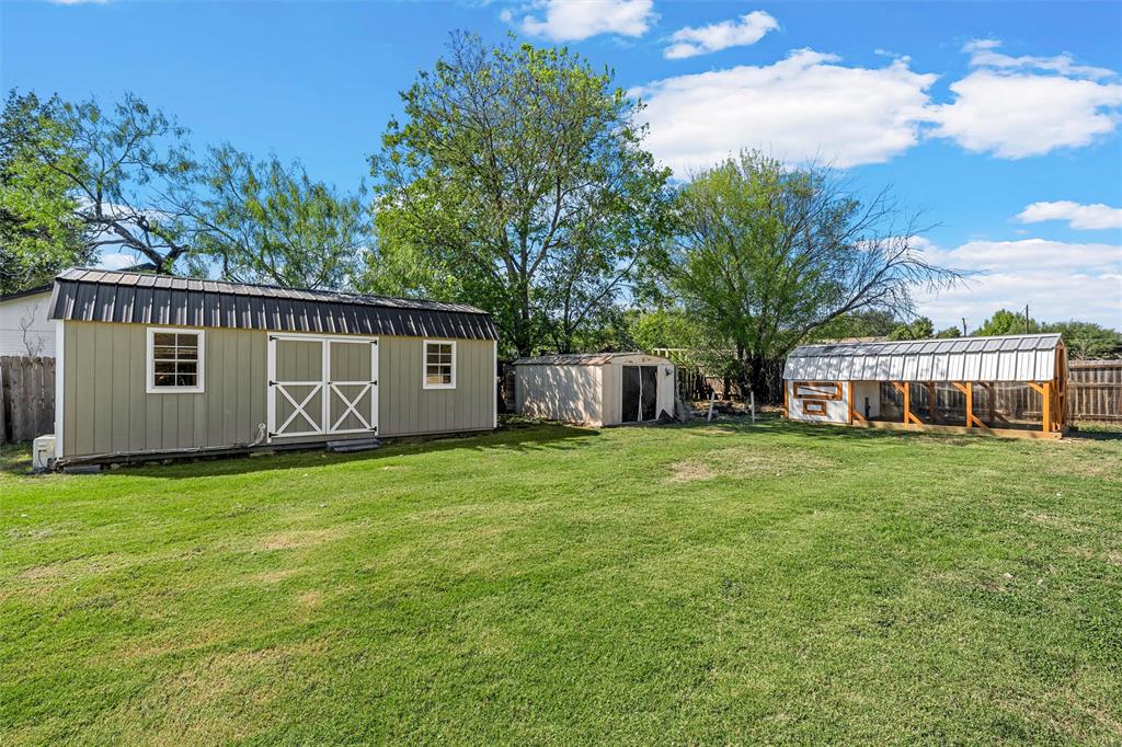 900 N Bunker Drive, Robinson, TX 76706