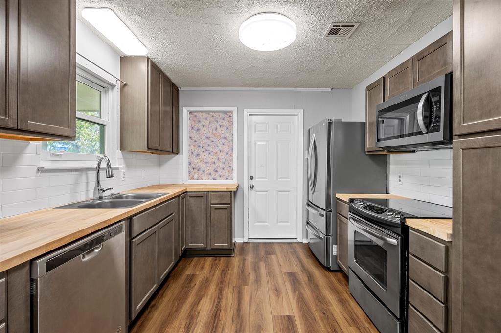 900 N Bunker Drive, Robinson, TX 76706 900 N Bunker Drive, Robinson, TX 76706