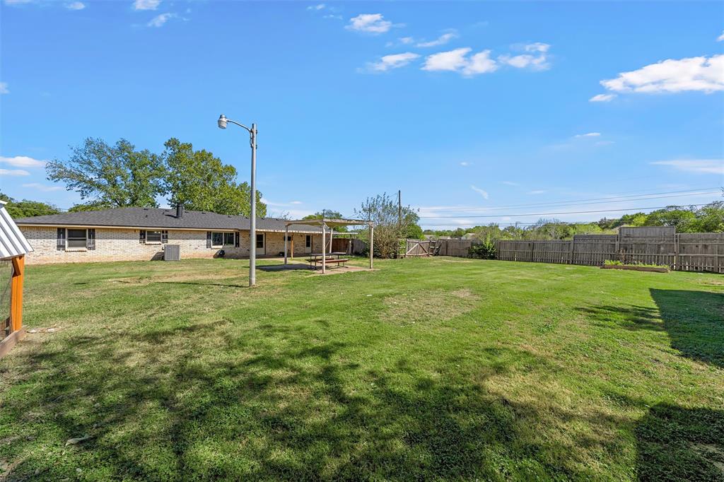 900 N Bunker Drive, Robinson, TX 76706
