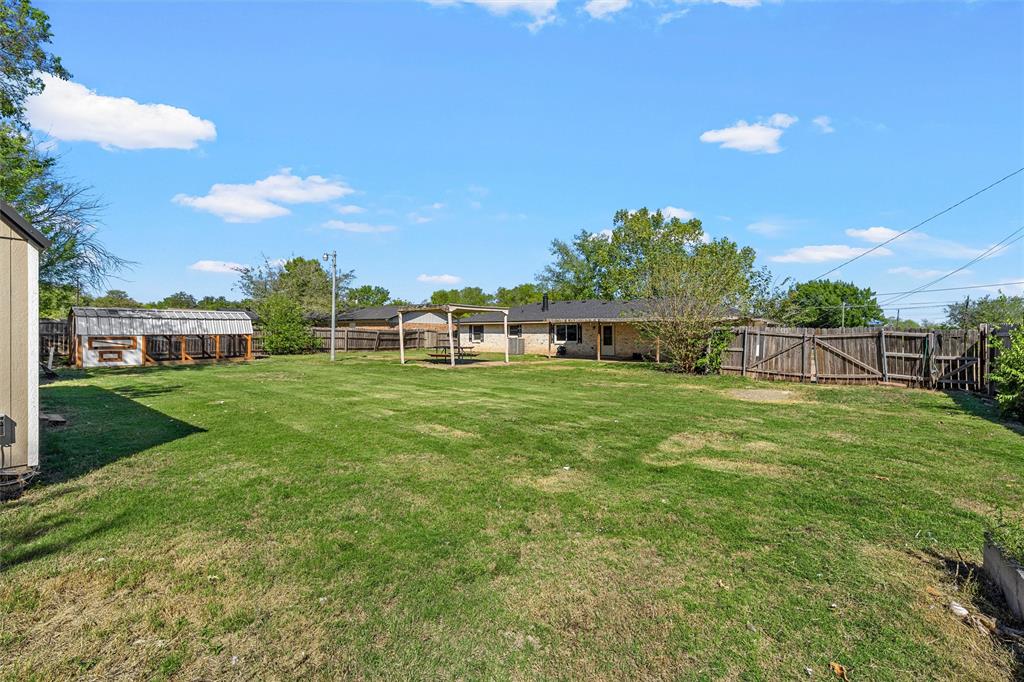 900 N Bunker Drive, Robinson, TX 76706