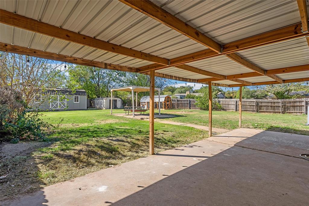 900 N Bunker Drive, Robinson, TX 76706