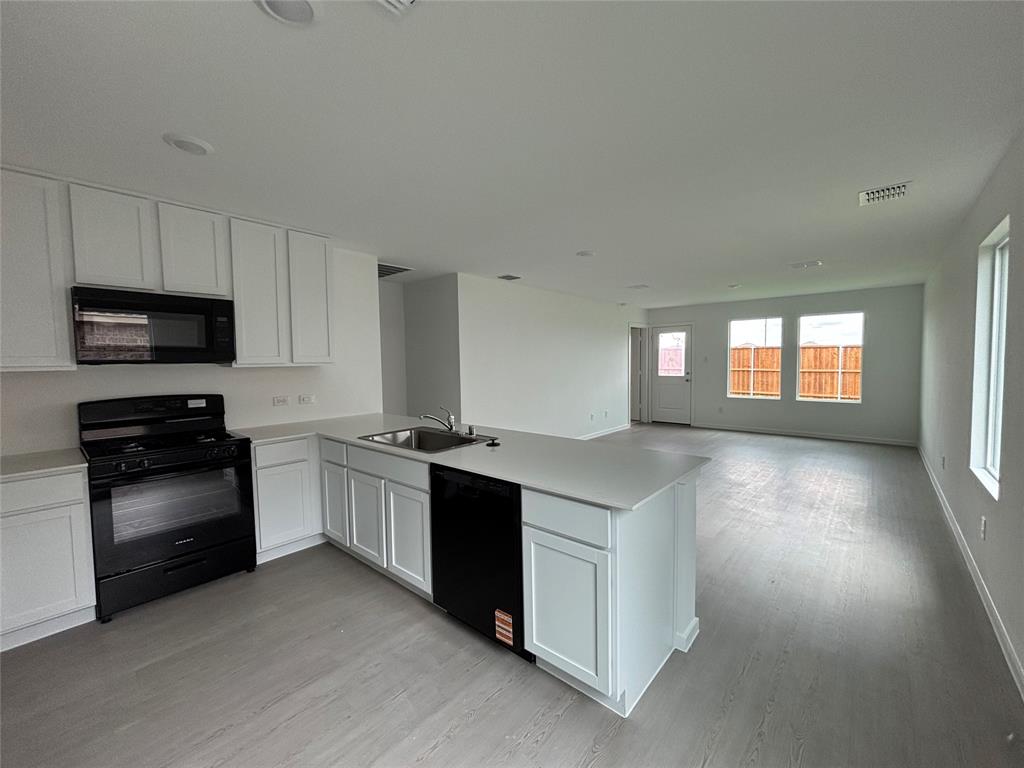 2206 Shady Oaks Drive, Ennis, TX 75119