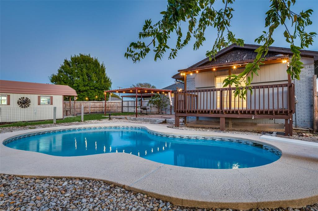 332 Fm 1493, Waxahachie, TX 75167