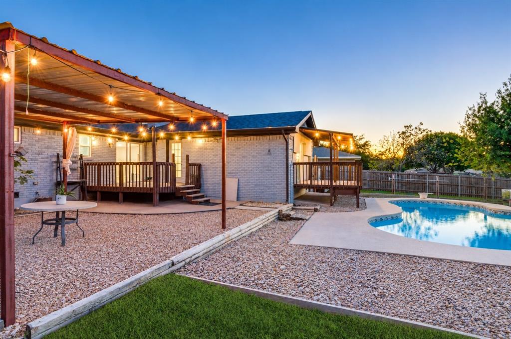 332 Fm 1493, Waxahachie, TX 75167