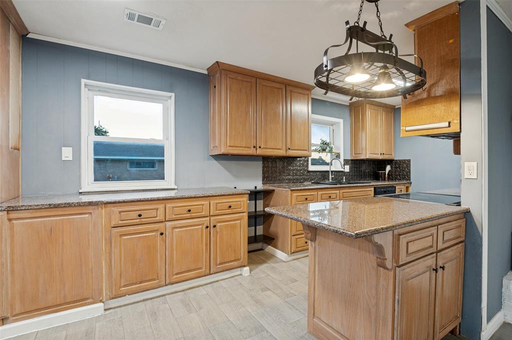 332 Fm 1493, Waxahachie, TX 75167