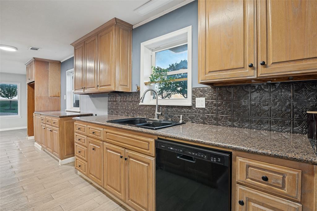 332 Fm 1493, Waxahachie, TX 75167