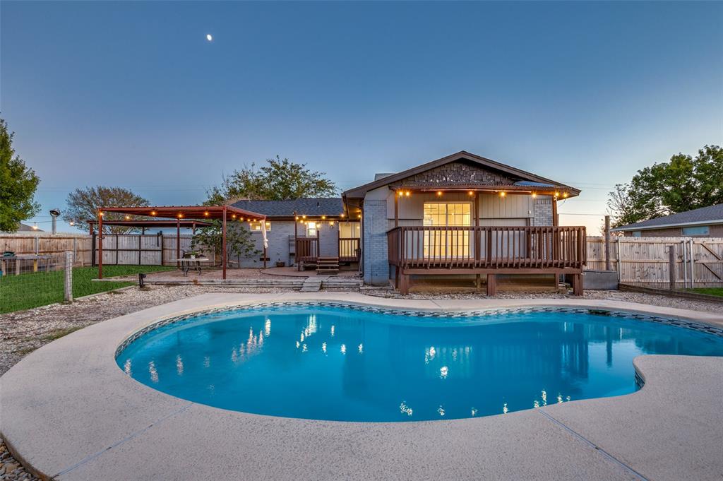 332 Fm 1493, Waxahachie, TX 75167