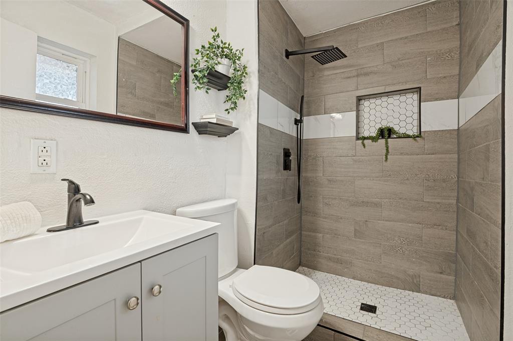 Primary #2 Bathroom