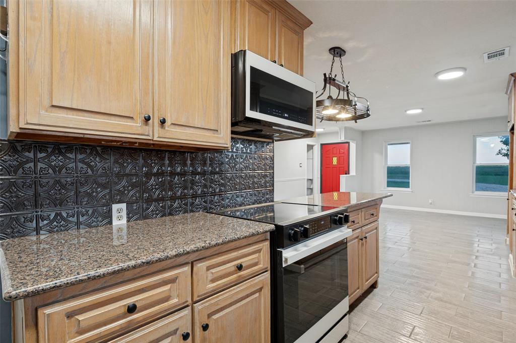 332 Fm 1493, Waxahachie, TX 75167
