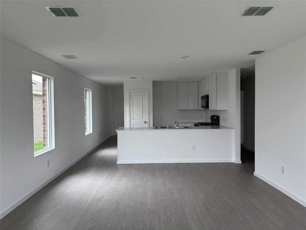 5407 Parkdale Drive, Ennis, TX 75119