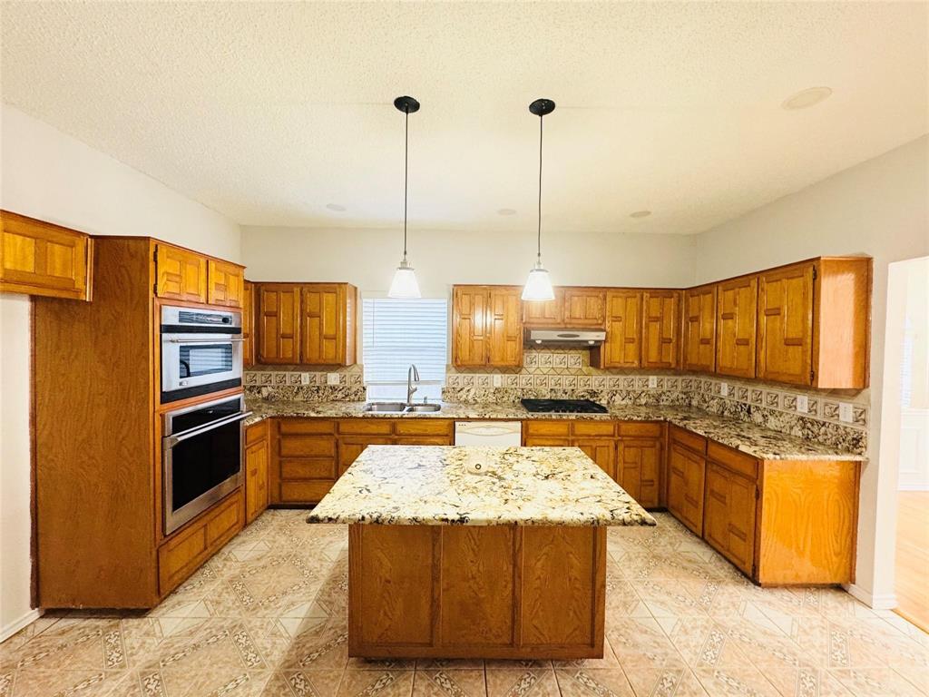 2305 Buckeye Drive, Mesquite, TX 75181