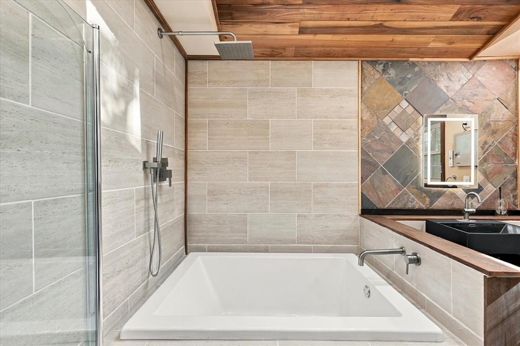 7638 Royal Lane, Dallas, TX 75230