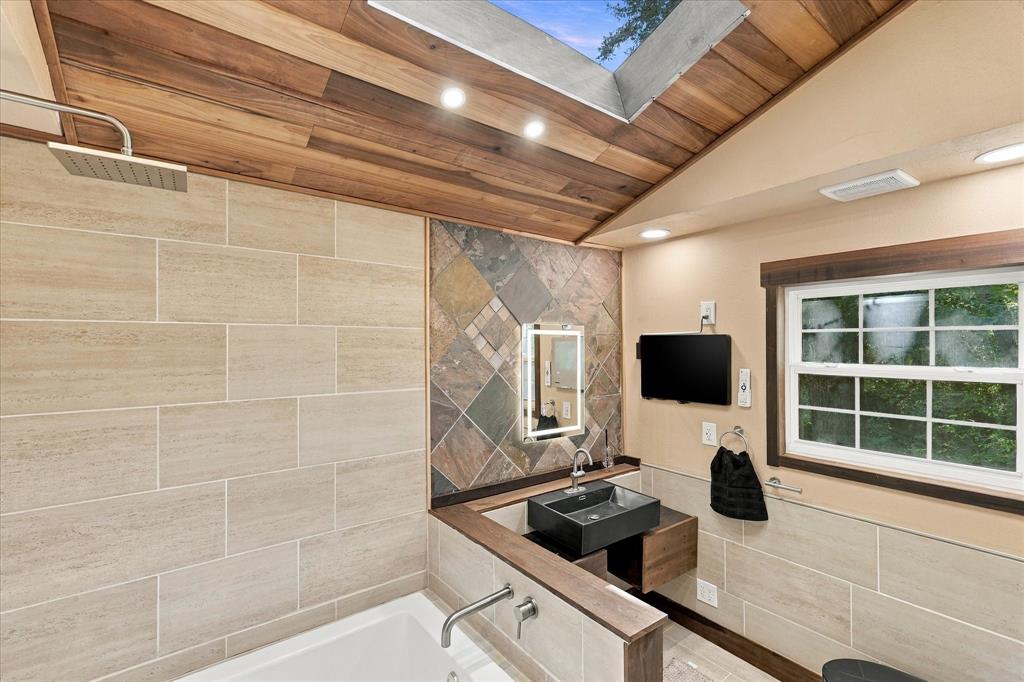 7638 Royal Lane, Dallas, TX 75230