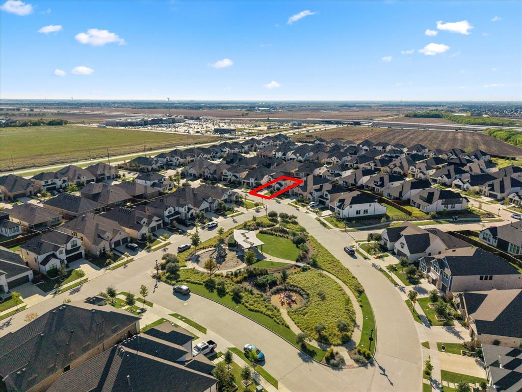 Close to a greespace and community amenities!