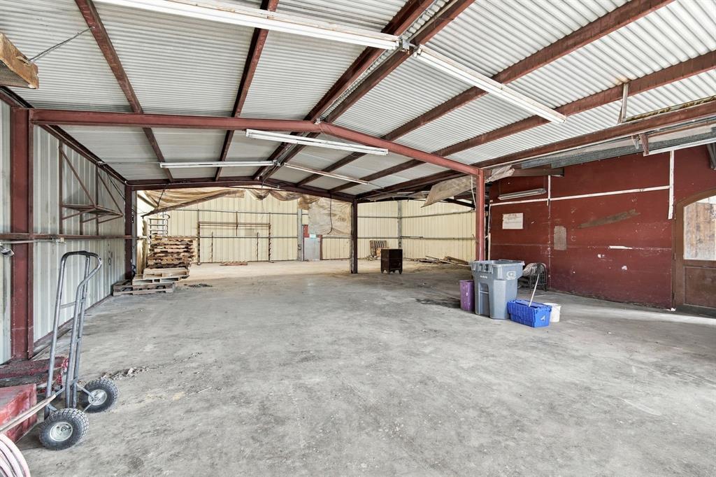 Front of workshop, with offices to the left.  Back of workshop has up to 17' ceiling