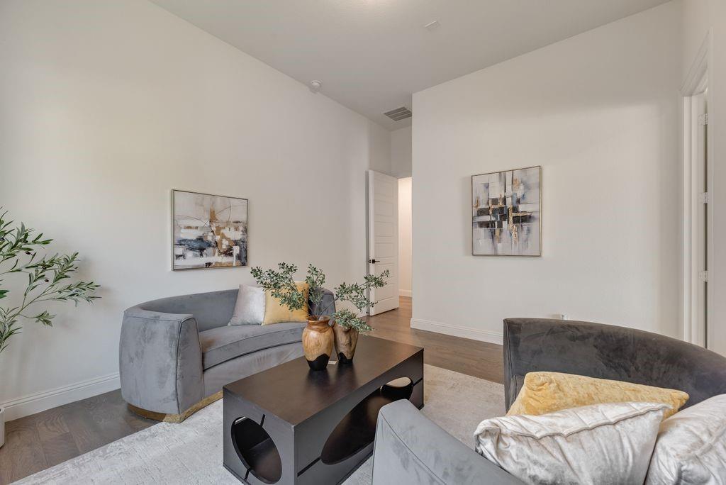 ensuite living romm