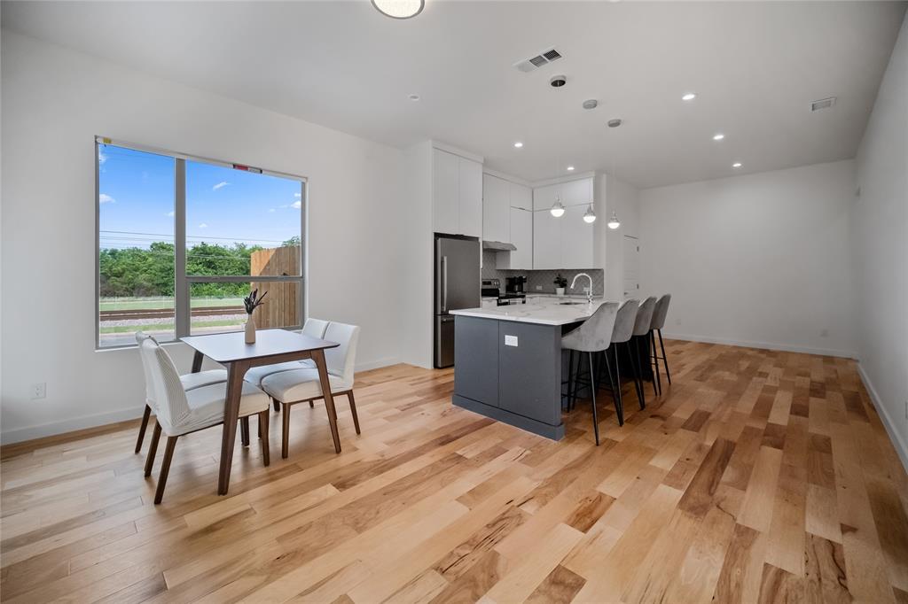 1350 Strickland Street, Dallas, TX 75216
