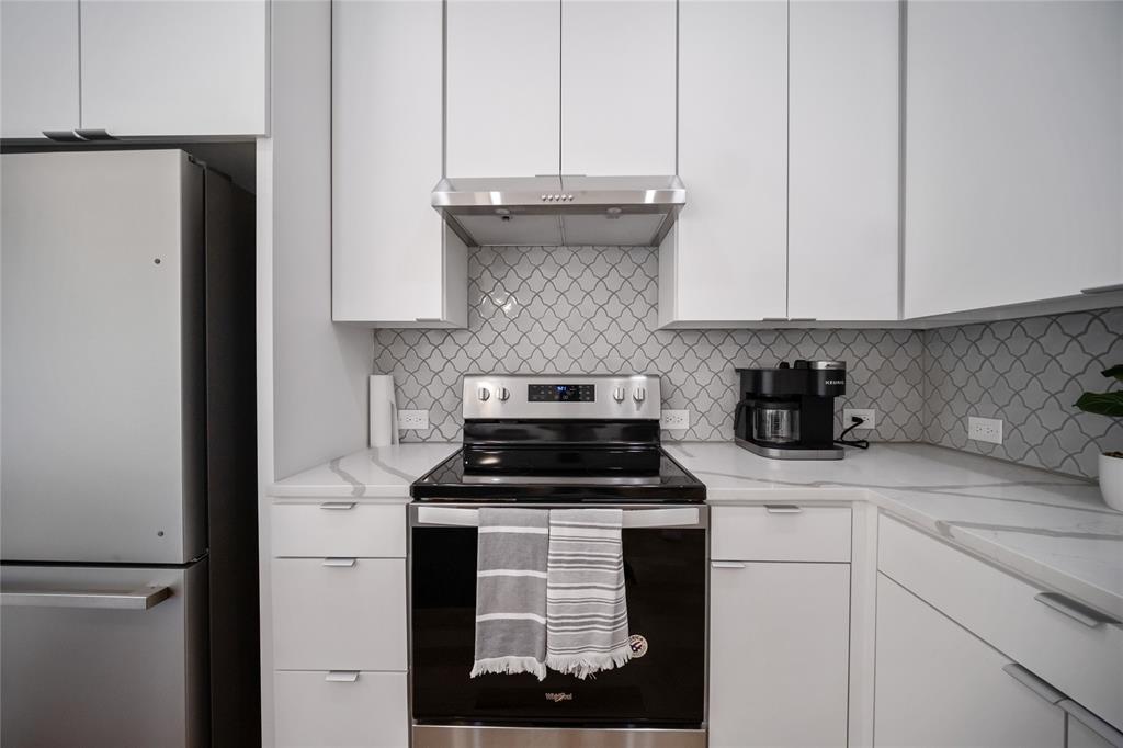 1350 Strickland Street, Dallas, TX 75216