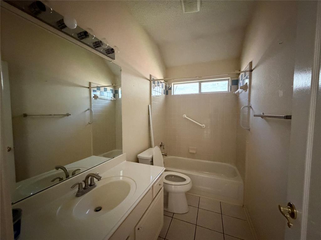 7213 Crabtree Lane, North Richland Hills, TX 76182