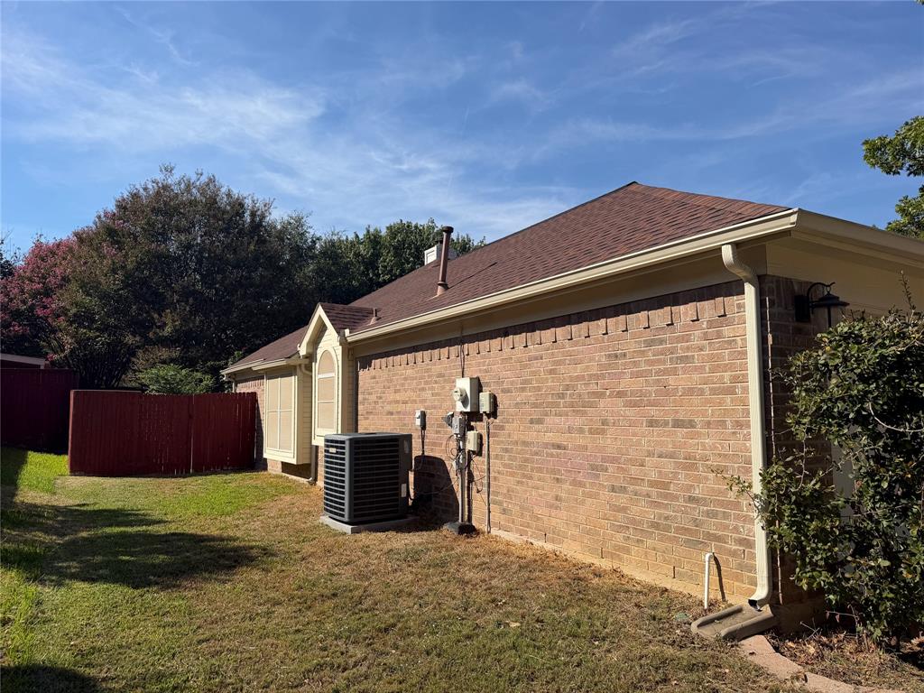 7213 Crabtree Lane, North Richland Hills, TX 76182