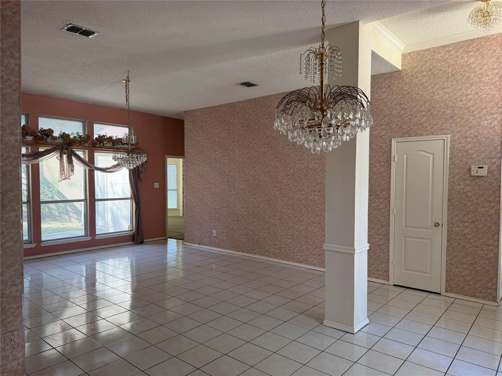 7213 Crabtree Lane, North Richland Hills, TX 76182