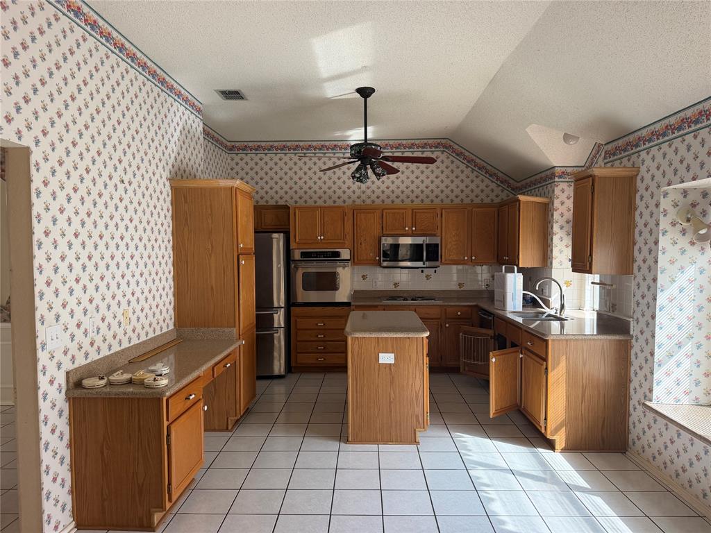 7213 Crabtree Lane, North Richland Hills, TX 76182