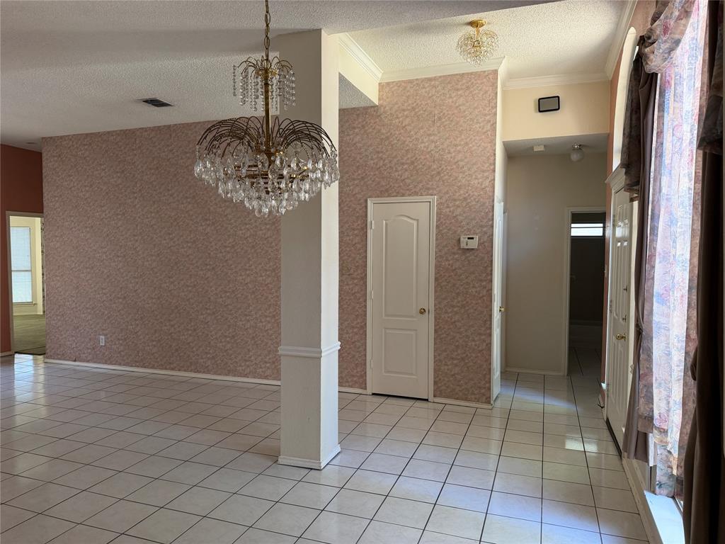 7213 Crabtree Lane, North Richland Hills, TX 76182