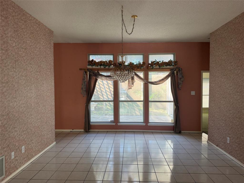 7213 Crabtree Lane, North Richland Hills, TX 76182