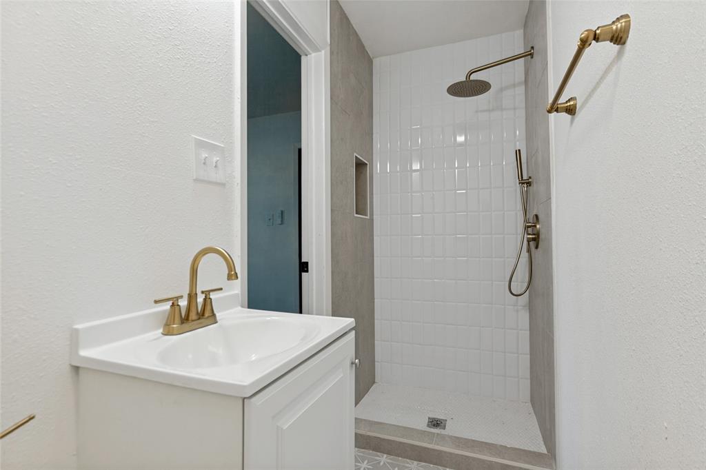 1114 10th Street, Plano, TX 75074