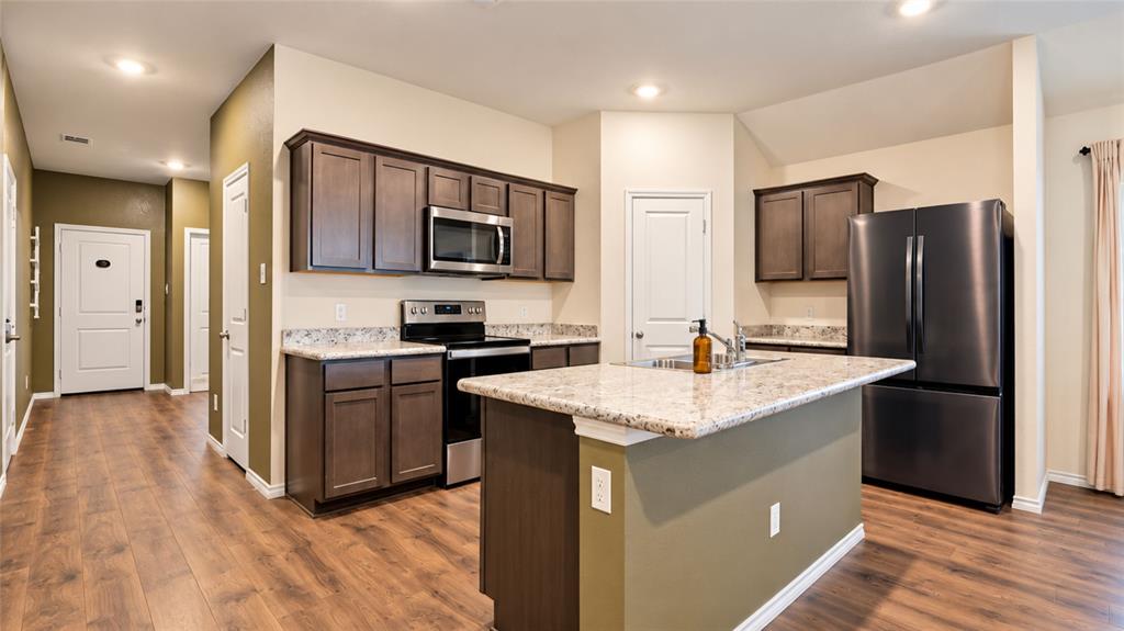 709 Darlington Oak Avenue, Royse City, TX 75189