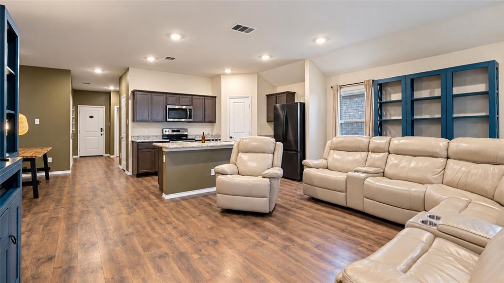 709 Darlington Oak Avenue, Royse City, TX 75189