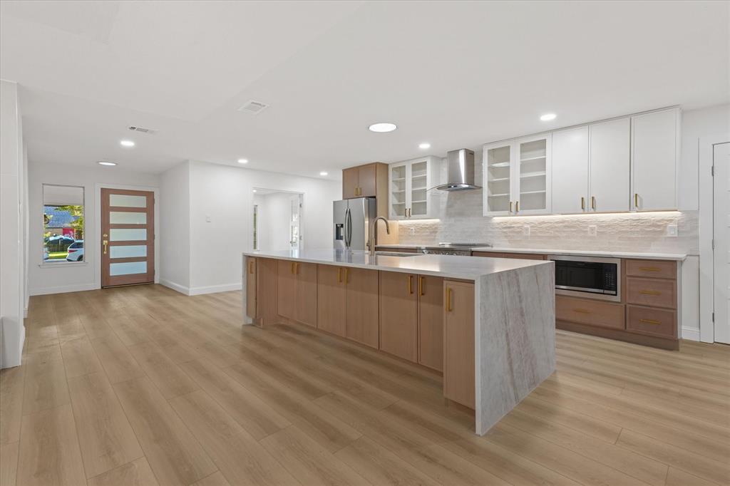6727 Southpoint Drive, Dallas, TX 75248