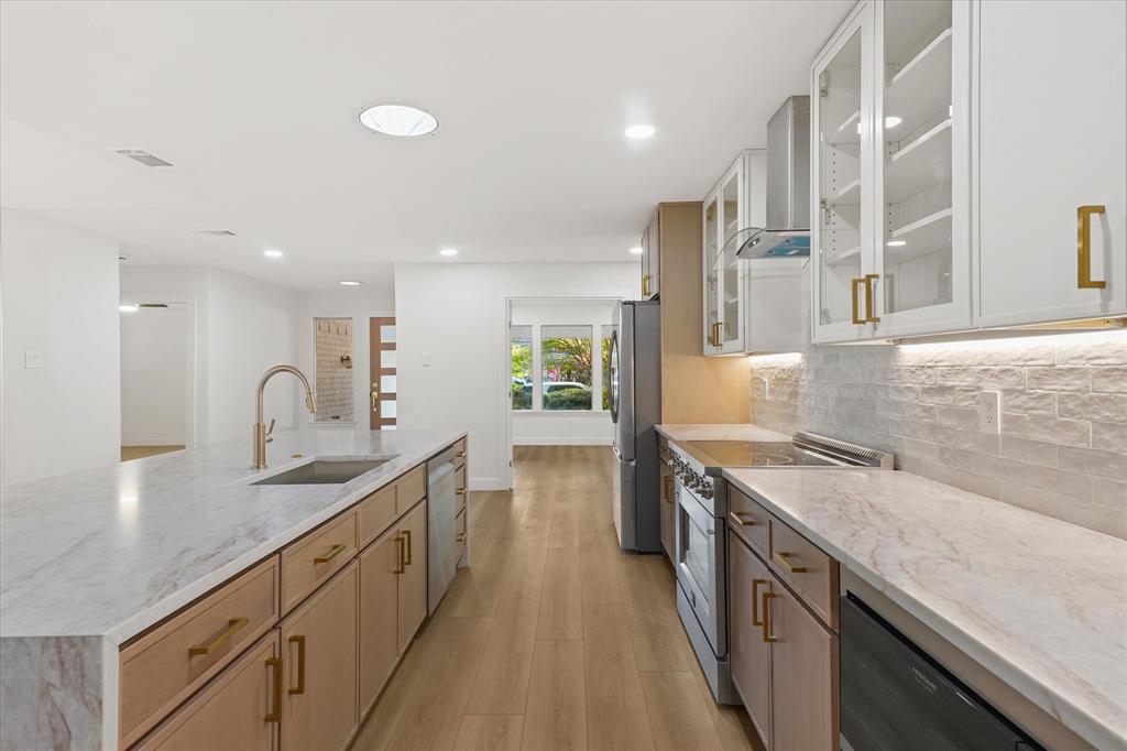 6727 Southpoint Drive, Dallas, TX 75248
