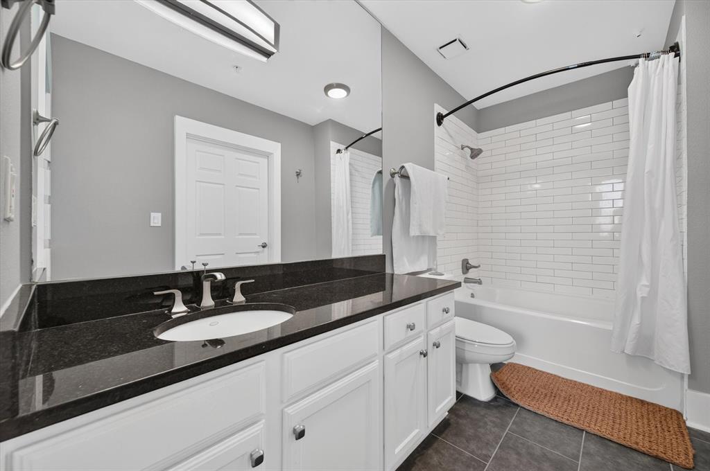 2305 Worthington Street, #202, Dallas, TX 75204