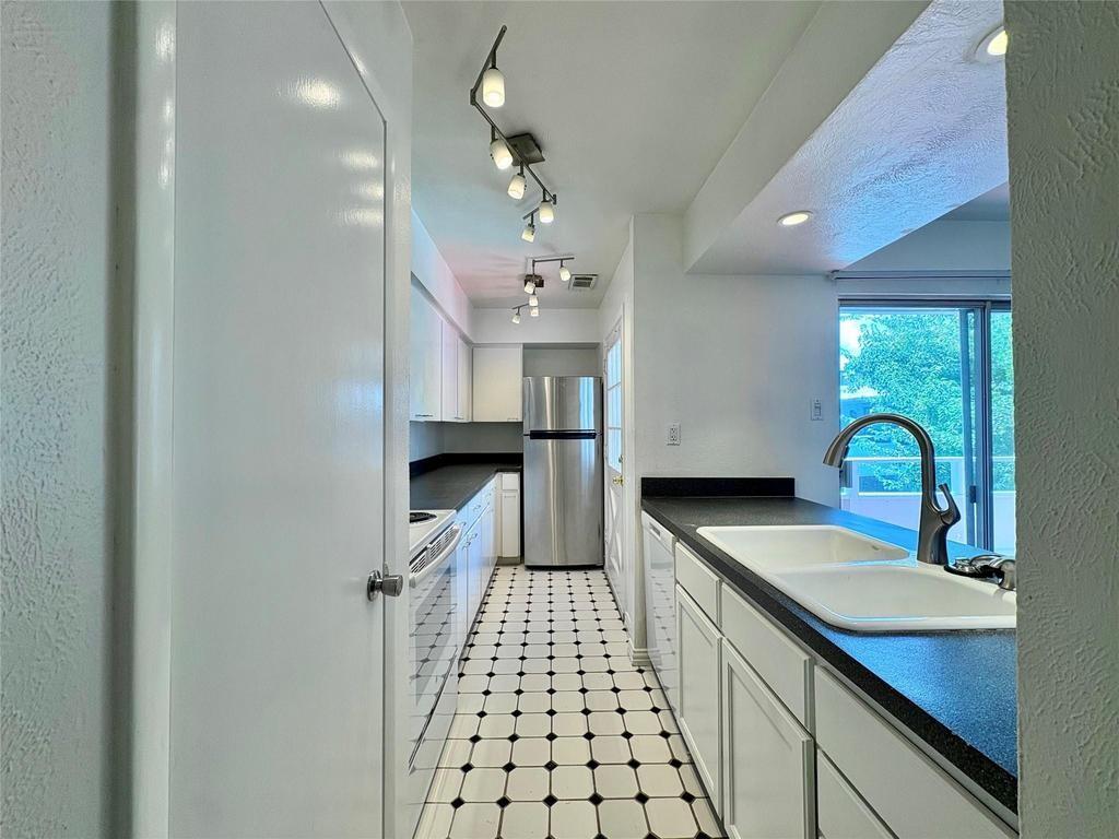 4347 Dickason Avenue, #207, Dallas, TX 75219