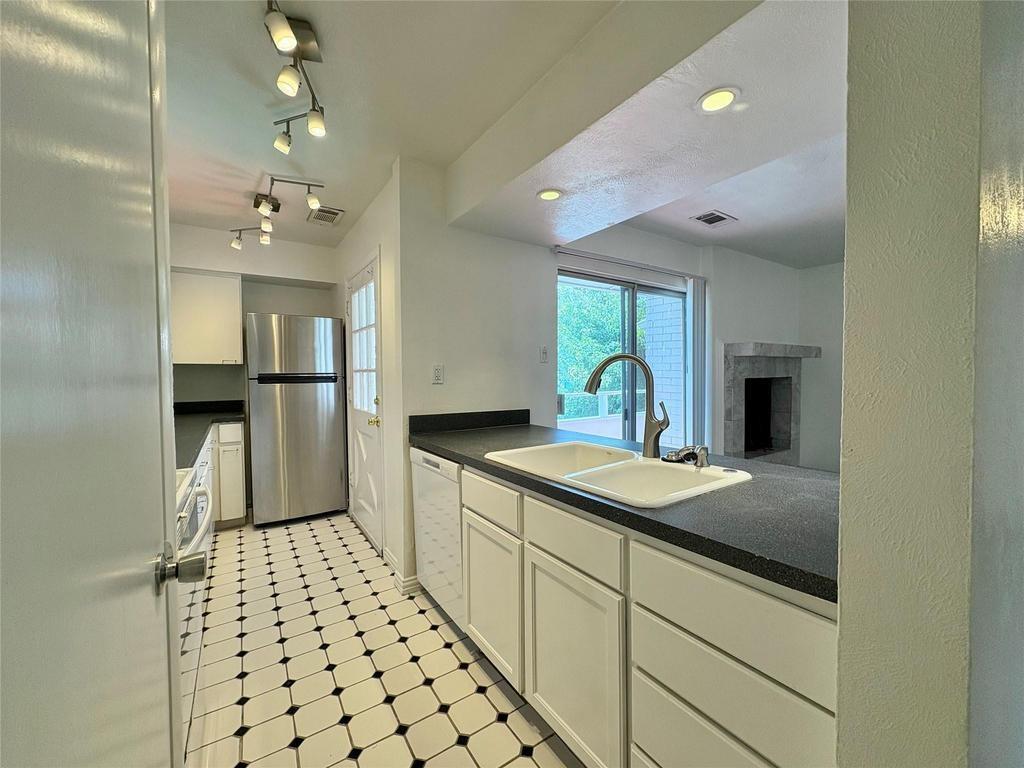 4347 Dickason Avenue, #207, Dallas, TX 75219