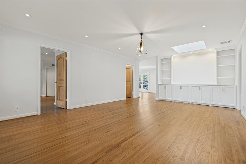 541 Woolsey Drive, Dallas, TX 75224