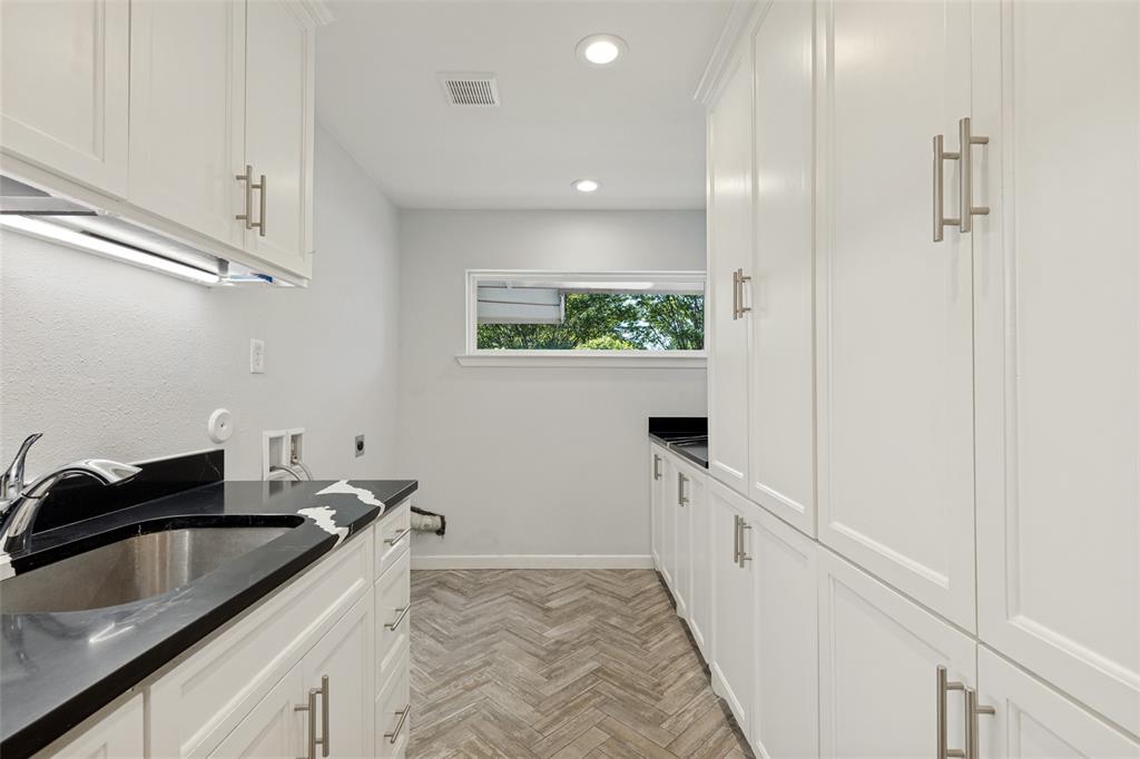 541 Woolsey Drive, Dallas, TX 75224
